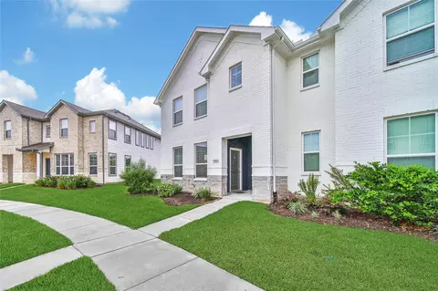2203 Seven Oaks Blvd, Tomball, TX 77375