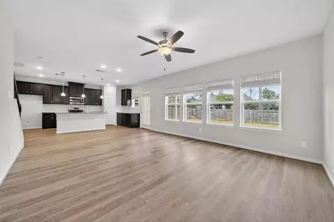 810 Spruce Pine Dr, Willis, TX 77318