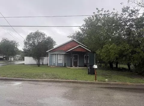 1696 W Mill St, New Braunfels, TX 78130