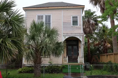 919 Winnie St, Galveston, TX 77550