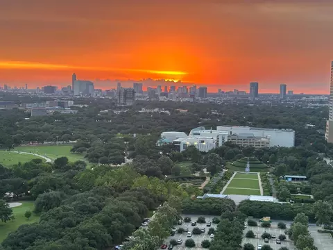 1701 Hermann Dr #22CE, Houston, TX 77019