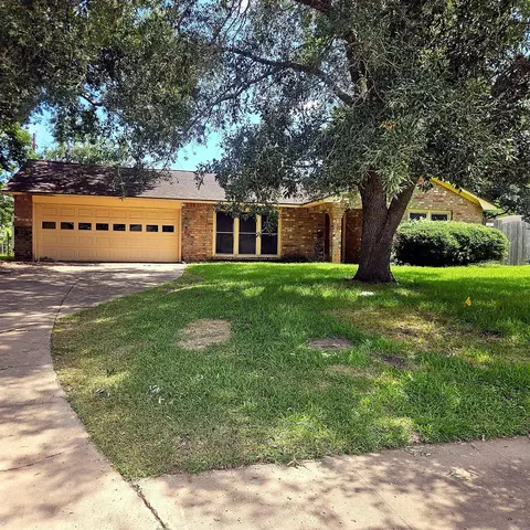 219 Carnation St, Lake Jackson, TX 77566