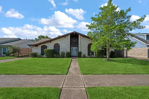8834 Sandstone St, Houston, TX 77036