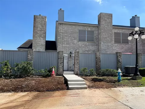 360 Wilcrest Dr #360, Houston, TX 77042