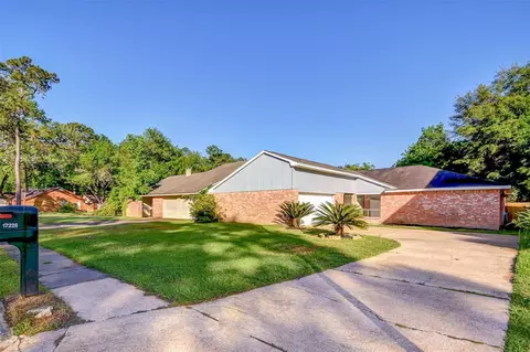 17226 Broken Back Dr, Crosby, TX 77532