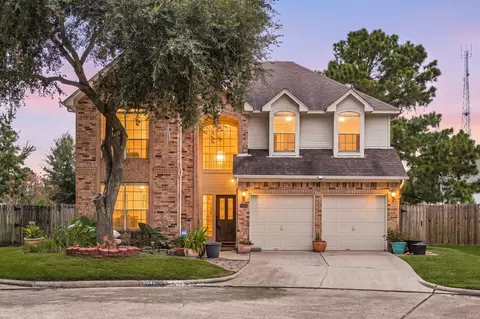 9046 Fairbloom Ln, Houston, TX 77040