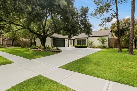 12203 Meadow Lake Dr, Houston, TX 77077