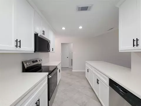 Kitchen - 4427 Algernon Dr, Spring, TX 77373 photo 7 of 10