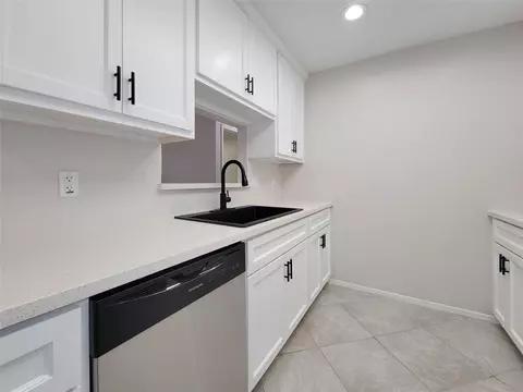 Kitchen - 4427 Algernon Dr, Spring, TX 77373 photo 4 of 10