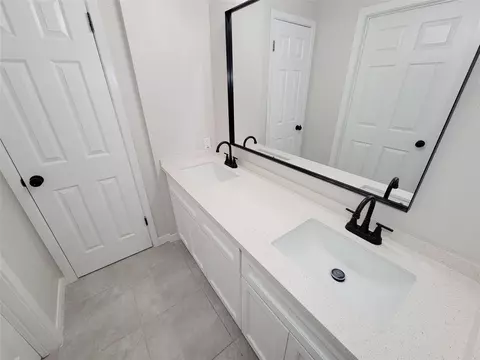 Bath - 4427 Algernon Dr, Spring, TX 77373 photo 2 of 6