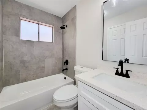 Bath - 4427 Algernon Dr, Spring, TX 77373 photo 5 of 6