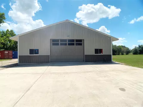 Exterior - 20515 Kickapoo Rd, Waller, TX 77484 photo 5 of 8