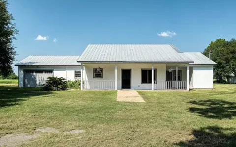 Exterior - 20515 Kickapoo Rd, Waller, TX 77484 photo 4 of 8