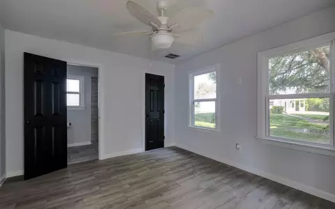 Bedroom - 20515 Kickapoo Rd, Waller, TX 77484 photo 3 of 8