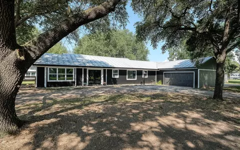 Exterior - 20515 Kickapoo Rd, Waller, TX 77484 photo 3 of 8