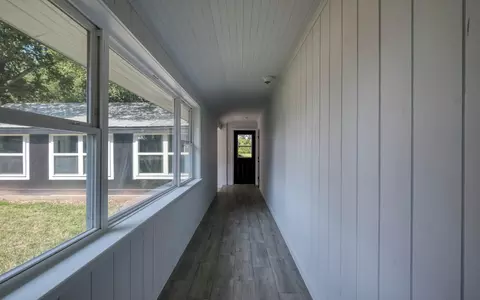 Entry Way - 20515 Kickapoo Rd, Waller, TX 77484 photo 3 of 4