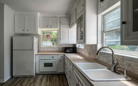 Kitchen - 20515 Kickapoo Rd, Waller, TX 77484 photo 6 of 6