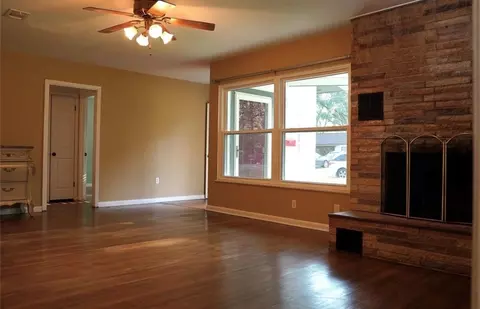 1202 Mac Dr, Sweeny, TX 77480 photo 3