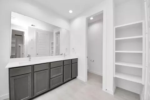 Bath - 24515 Broad Park Ct, Spring, TX 77373 photo 3 of 5
