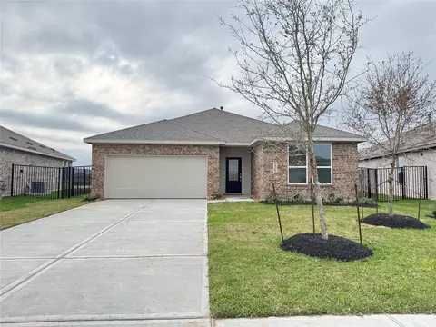 412 Robin St, Angleton, TX 77515 photo 1