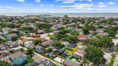3124 Bernardo De Galvez Ave, Galveston, TX 77550