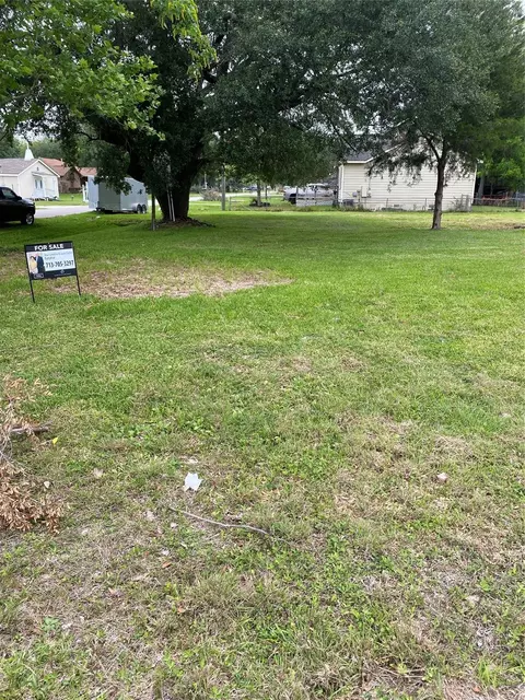 6914 Mike St, Hitchcock, TX 77539