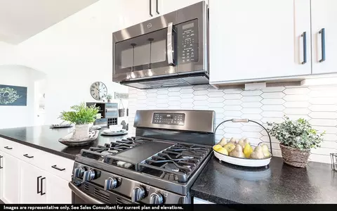 Kitchen - 2722 Ruby Laurel Dr, Rosharon, TX 77583 photo 3 of 4