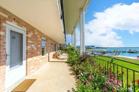 3535 Nasa Pkwy #105, Seabrook, TX 77586