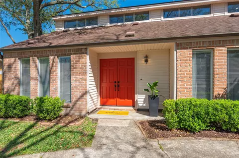 16419 Laurelfield Dr, Houston, TX 77059