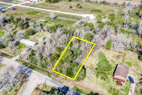 405 Snug Harbor Dr, Liverpool, TX 77577