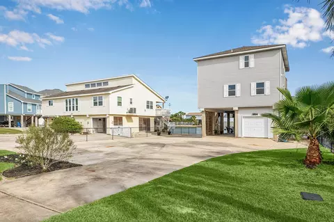 1814 Tiki Dr, Tiki Island, TX 77554