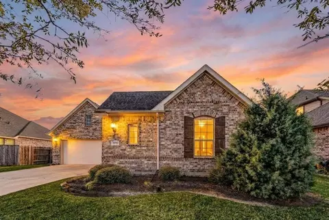 3711 Castle Rock Dr, Rosenberg, TX 77469