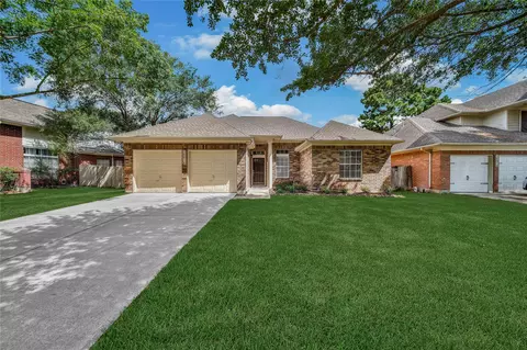 16014 Brittany Knoll Dr, Houston, TX 77095