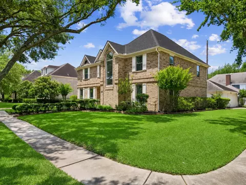 906 Venice St, Sugar Land, TX 77478