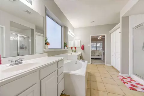 Bath - 24811 Corbin Gate Dr, Spring, TX 77389 photo 4 of 7