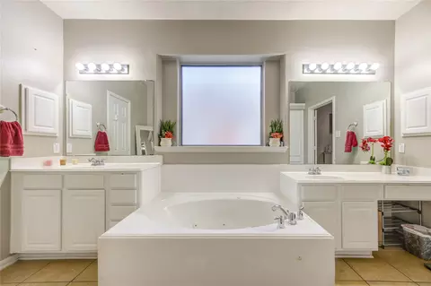 Bath - 24811 Corbin Gate Dr, Spring, TX 77389 photo 3 of 7