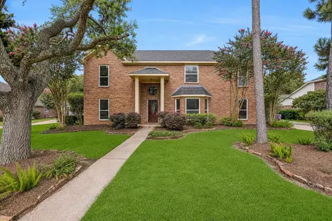 513 Meadow Bend Dr, Friendswood, TX 77546