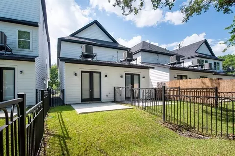 5115 Briscoe St #A/B, Houston, TX 77033