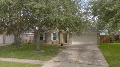 2131 Lakewind Ln, League City, TX 77573