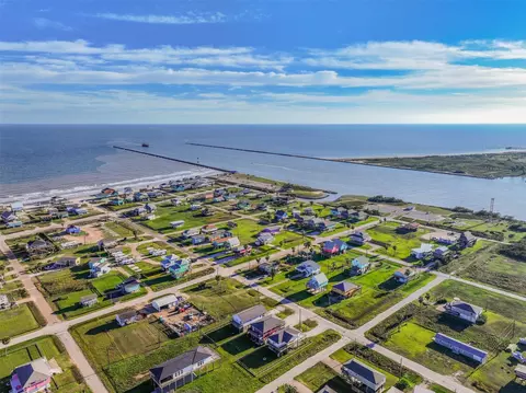 View/Area - 414 Thunder Rd, Surfside Beach, TX 77541 photo 2 of 12