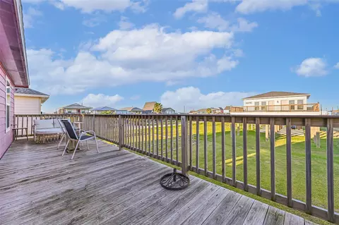 Exterior - 414 Thunder Rd, Surfside Beach, TX 77541 photo 9 of 12
