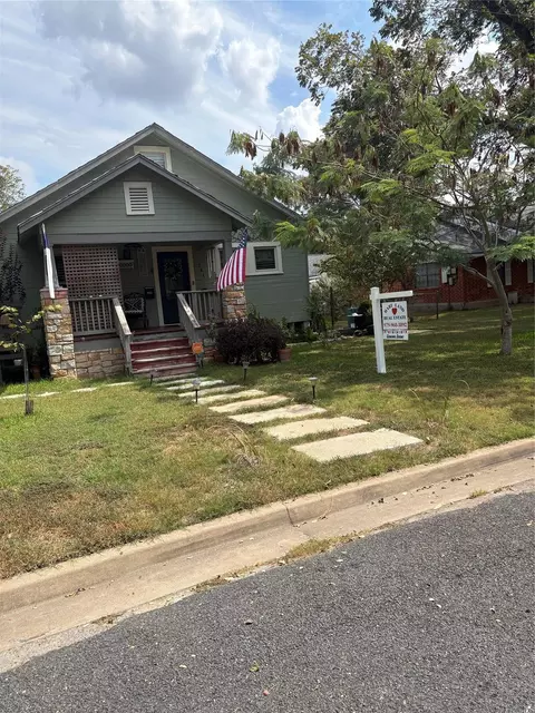 741 S Madison St S, La Grange, TX 78945