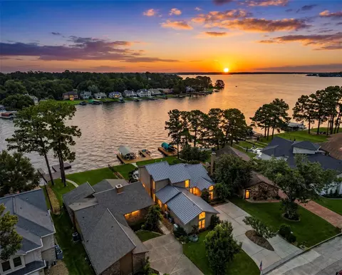 12414 Lake Shore Dr, Montgomery, TX 77356