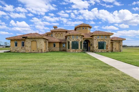 903 Chenango Dr, Angleton, TX 77515