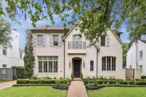 2242 Pelham Dr, Houston, TX 77019
