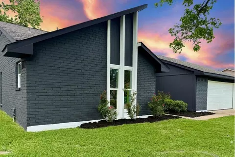 9867 Sageroyal Ln, Houston, TX 77089