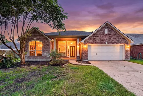 3146 Autumnjoy Dr, Pearland, TX 77584