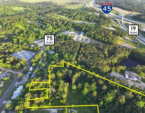 1 Old Houston Rd, Huntsville, TX 77340