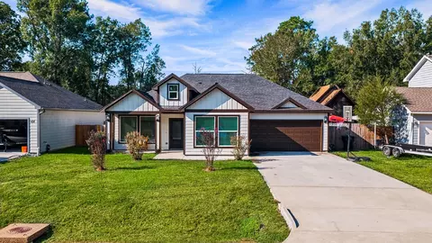404 Candlelight Ln, Livingston, TX 77351