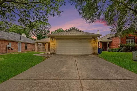 1816 Sherwood Forest Cir, League City, TX 77573